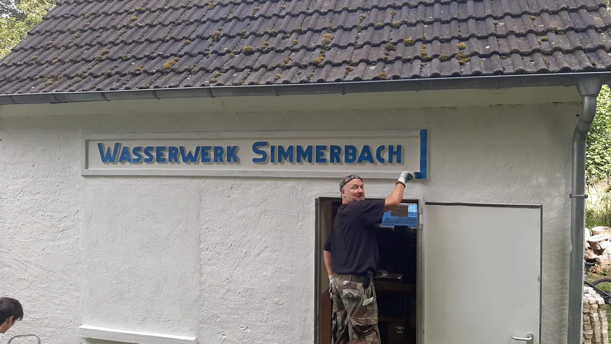 Das Vereinsheim, das alte Wasserwerk am Simmerbach
